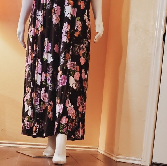 💖Host Pick💖Torrid Maxi Dress - Picture 2 of 8